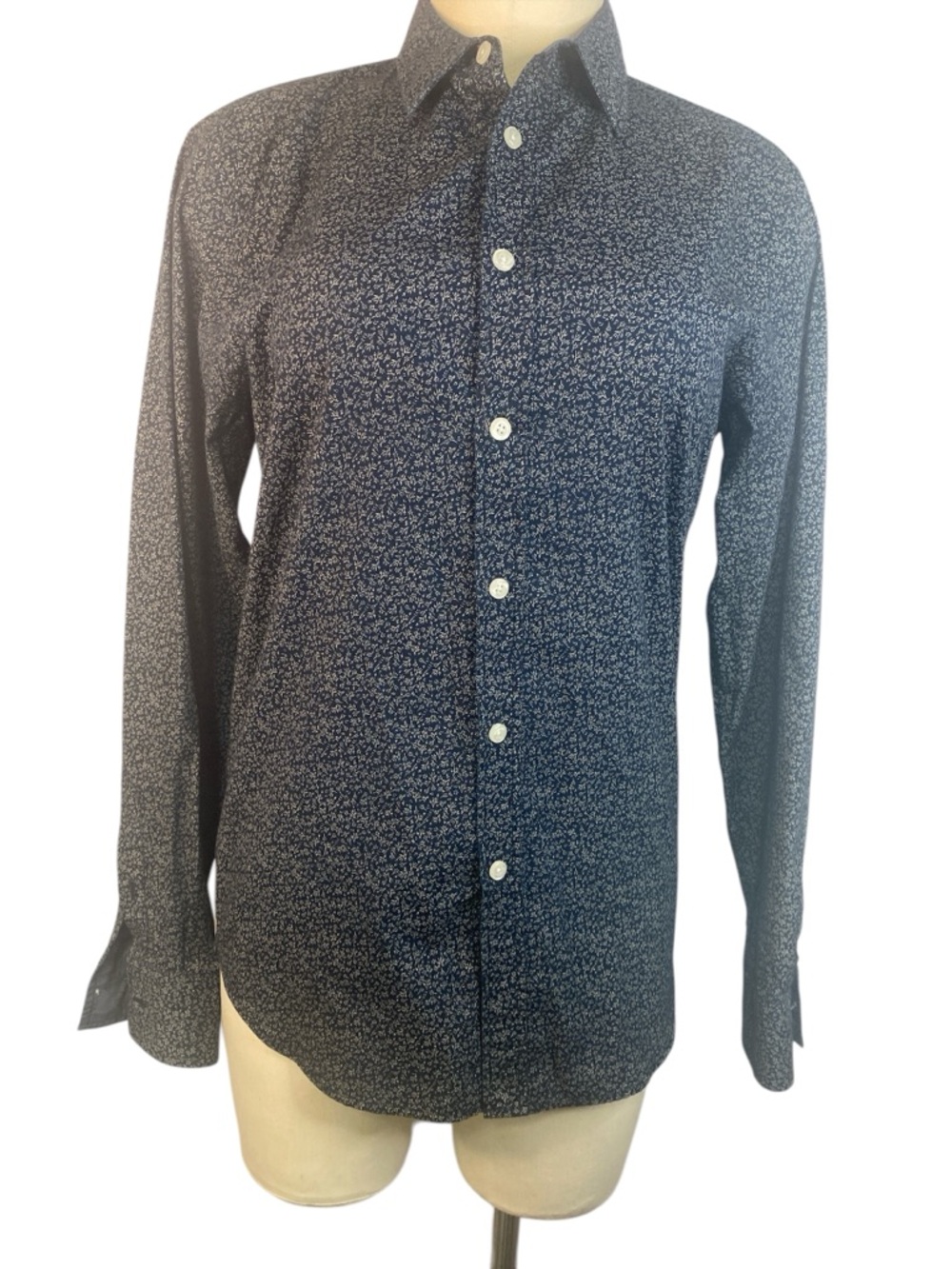 London Fog Navy Micro Floral Long Sleeve Button Up Shirt Women’s Medium